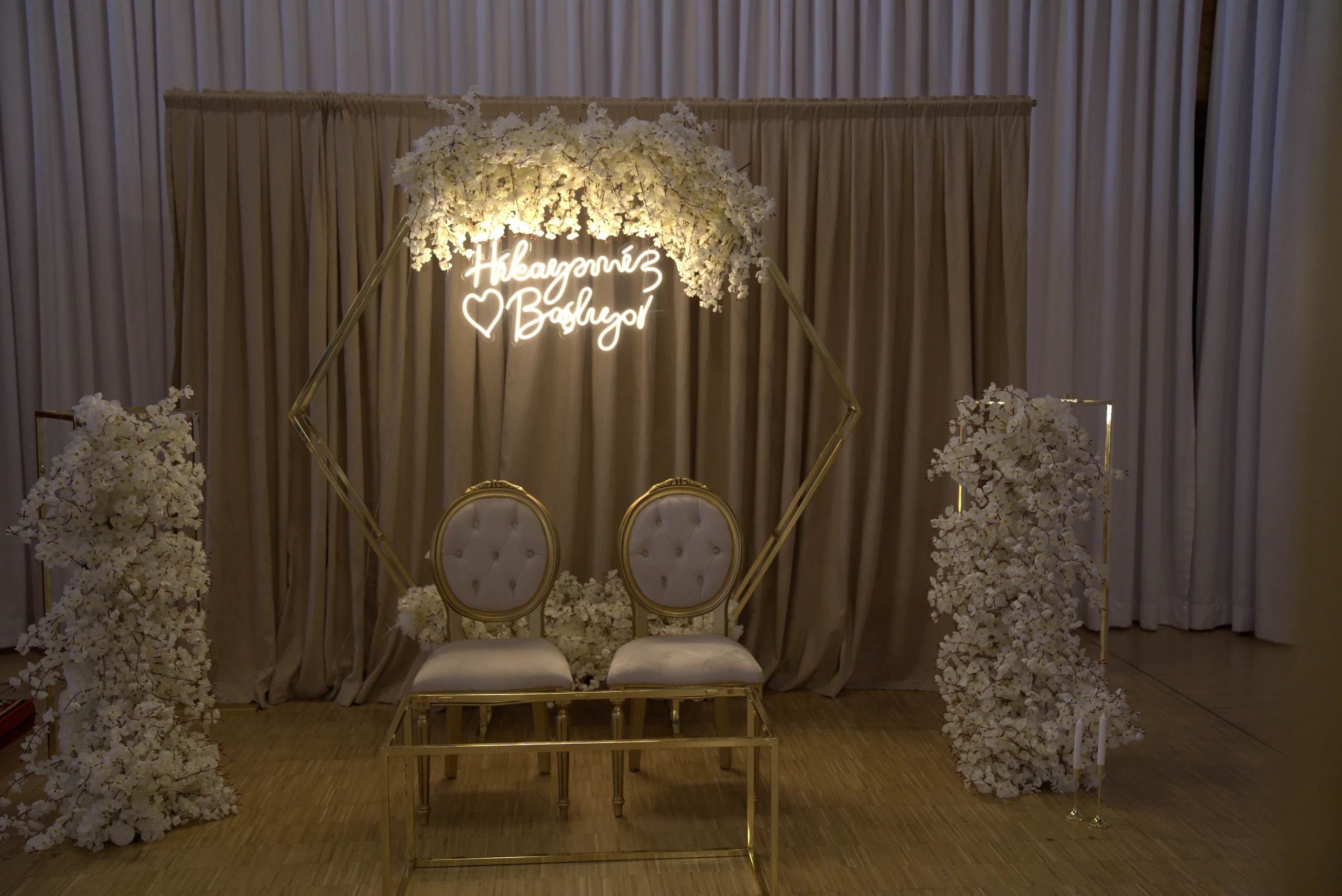 Sena Organize Hochzeitsleistungen und Bühnenarchitektur